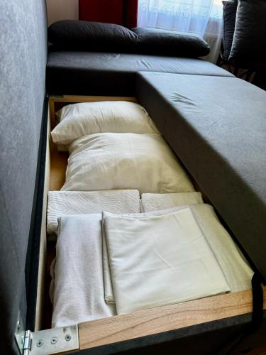 1 queen bed, 1 sofa bed