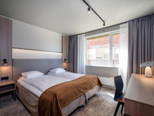 Standard Double or Twin Room image 6