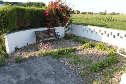 Altes Deichbauernhaus mit Scheune, Garten und zwei Etagen in นิวฟลิต