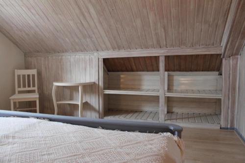 Altes Deichbauernhaus mit Scheune, Garten und zwei Etagen in นิวฟลิต