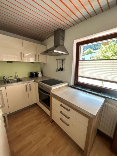 Cocina, Pension Monika, Cozy B&B, newly renovated rooms in Kaprun in Kaprun