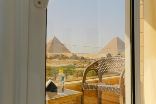 Pyramids Land Palace Room Type - Deluxe Twin Room with Pyramids View & Balcony