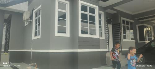 Maison avec 3&nbsp;chambre(s) de 3000&nbsp;m² et 3&nbsp;salle(s) de bains privée(s) à Wakaf Bharu (Haura Bella Homestay) in Wakaf Bharu