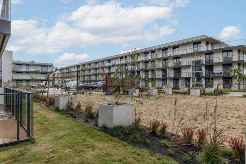 Stela Water Side Apartment - Swimming Pool & Sauna by Renters Prestige - image 2