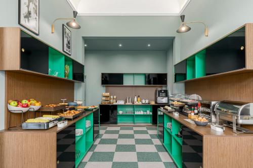 Room Mate Luca - image 7