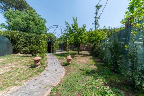 Appia Antica Country House giardino parcheggio Fermata bus 4 ospiti, Rome (photo 5)