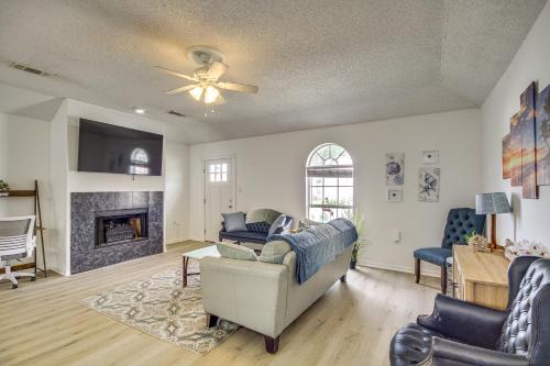 Lovely Gulfport Home Walk to Beach,1 Mi to Marina in Gulfport, USA