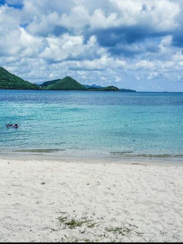 East Caribbean Lodging in โครินท์