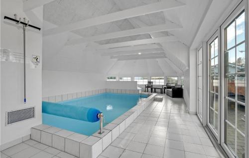 Swimming pool, Lovely Home In Væggerløse With Wifi in Vaeggerlose