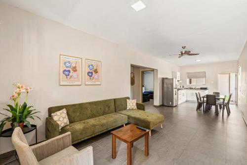 คูราไดซ์ ลีฟวิ่ง (Curadise Living) in บริเฟนคัต