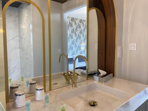 Park Hotel Bellevue - image 10