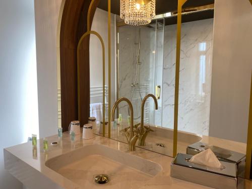 Park Hotel Bellevue - image 4