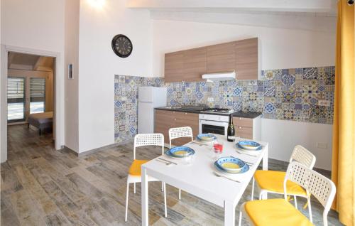  2 Bedroom Stunning Apartment In Santantioco in SantʼAntìoco