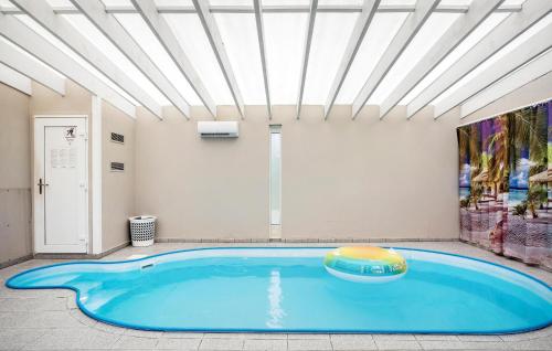 Swimming pool, Gorgeous Home In Væggerløse in Marielyst