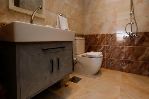 Pyramids Land Palace Room Type - Deluxe Quadruple Room with Pyramids View
