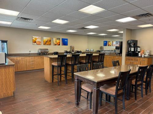 อาหารและเครื่องดื่ม, Comfort Inn Huntington near University area in ฮันติงตัน (WV)