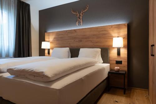 1 king bed, 1 sofa bed