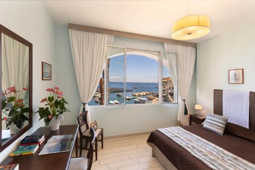 Family Room with Sea View image 7