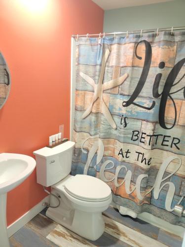 Upper Deck Hotel and Bar - Adults Only - main image