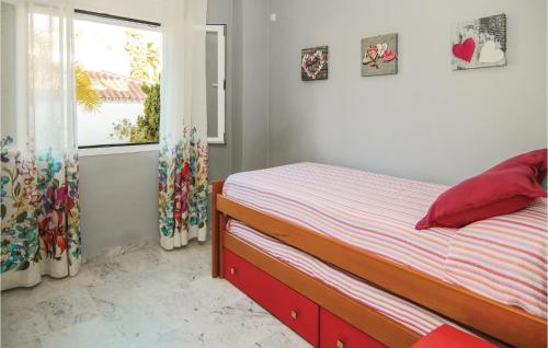 Three-Bedroom Apartment in Marbella - image 6