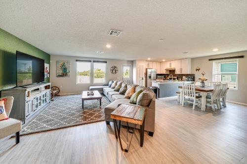 Spacious San Antonio Home about 10 Mi to Downtown! in San Antonio, USA