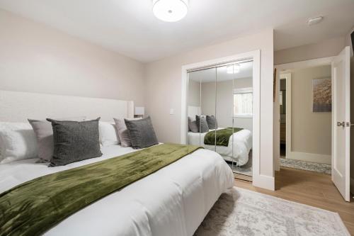Three-Bedroom Apartment image 5