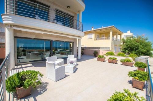 Luxus-Villa direkt am Meer mit Hallenbad in سانتا مارجاليدا