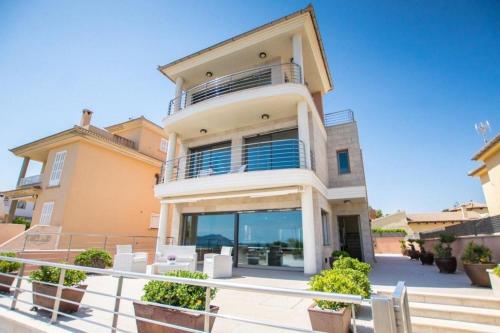 Luxus-Villa direkt am Meer mit Hallenbad in سانتا مارجاليدا