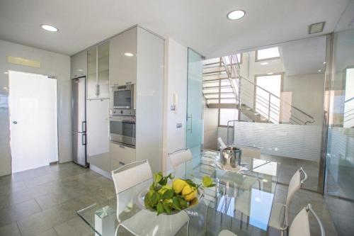 Luxus-Villa direkt am Meer mit Hallenbad in سانتا مارجاليدا