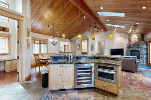High Meadows Gem in Tahoe Valley