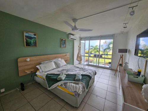 Studio Les pieds dans l'eau Residence Archipel et Savanne in Gosier