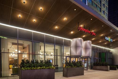 Hampton Inn by Hilton New York Times Square - image 2