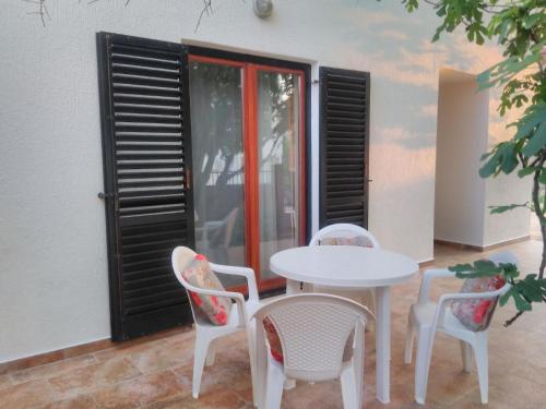 Studio Apartment Mit Meerblick In Der Nähe Des Strandes (Studio Apartment Mit Meerblick In Der Nahe Des Strandes) in Liznjan