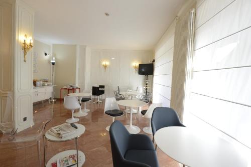 Restaurant, Hotel Tourist in Turin