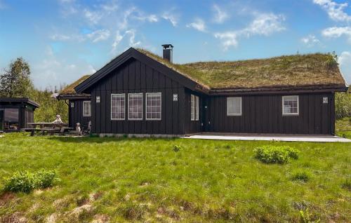 . 5 Bedroom Awesome Home In Røn
