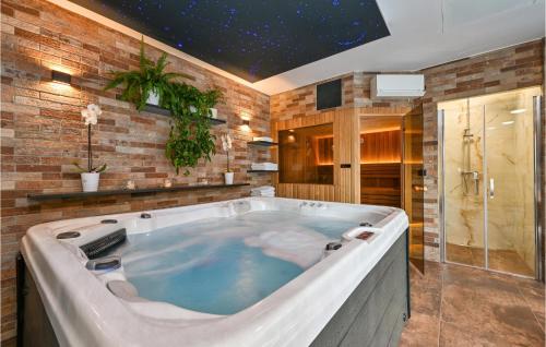Aktivitātes, Stunning Home In Kelemen With Sauna in Kumroveca