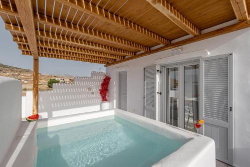 Ariadne's Crown Luxury Suites with Private Pool