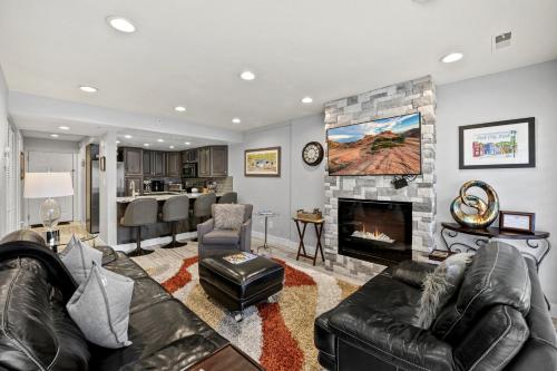 New Modern Retreat Near Park City Main and Resorts