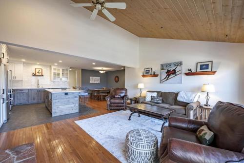 Exuberant Mountainside Townhome