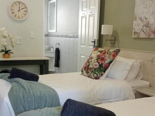 2 twin beds