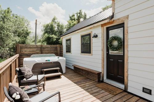 Creekside Village Inn - Nisland, SD