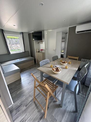 2 bedrooms, 4 beds