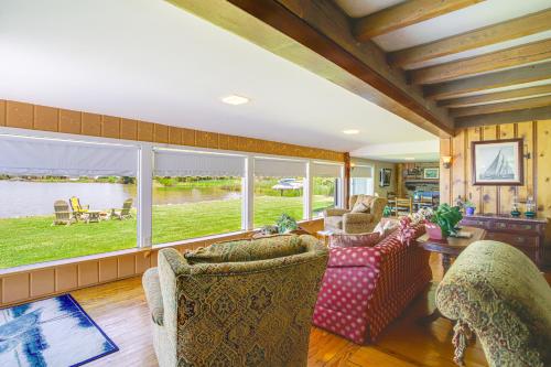 Waterfront Cambridge Home: Pool & Dock! in Oxford (MD)
