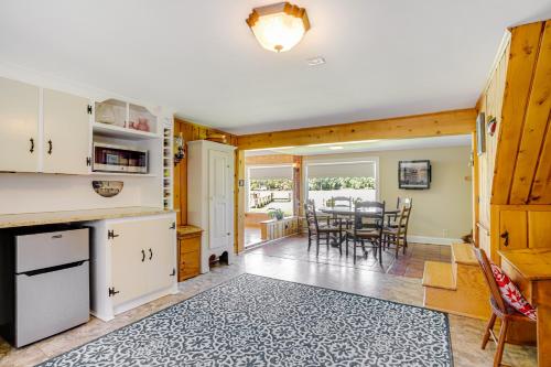 Waterfront Cambridge Home: Pool & Dock! in Oxford (MD)