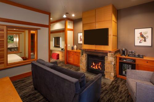 Suite, spa bathtub