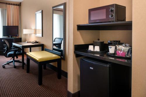 Hampton Inn and Suites Ogden - image 6