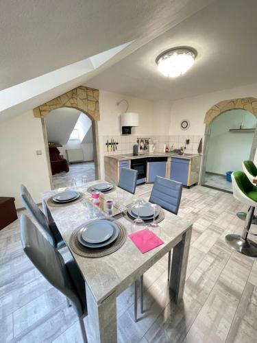 Casa Antic Große Moderne 45qm wohnung im Zentrum Am Bahnhof Kostenloses WLAN in 薩爾費爾德/薩勒