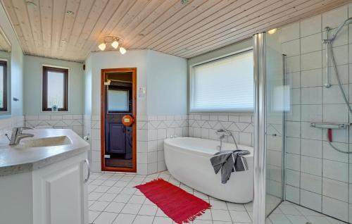 Bany, Holiday Home Rørbæksøvej Ejstrupholm V in Ejstrup