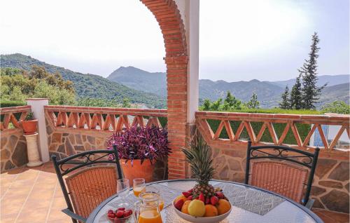 Stunning home in Algatocín w/ Outdoor swimming pool Outdoor swimming pool and 4 Bedrooms - image 2