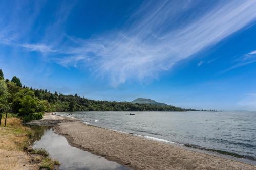 Hauraki Haven - Lake Taupo Holiday Home